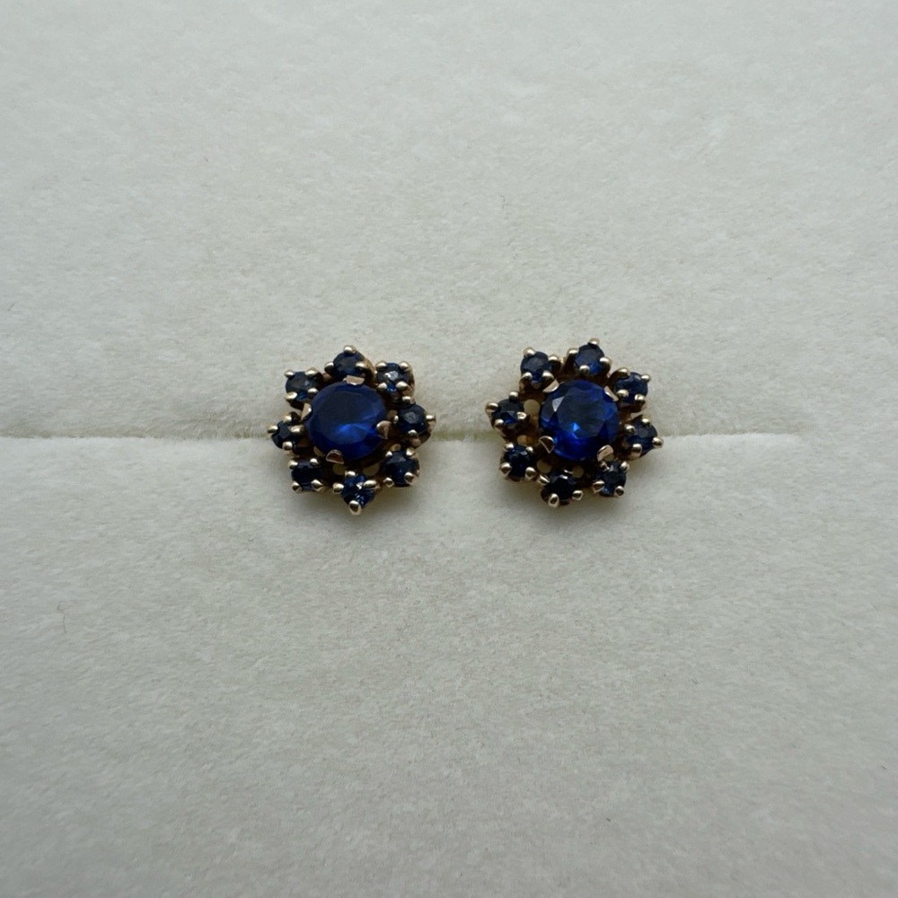 10k Yellow Gold Sapphire Stud With Halo Enhancers Earring - Round Jackets